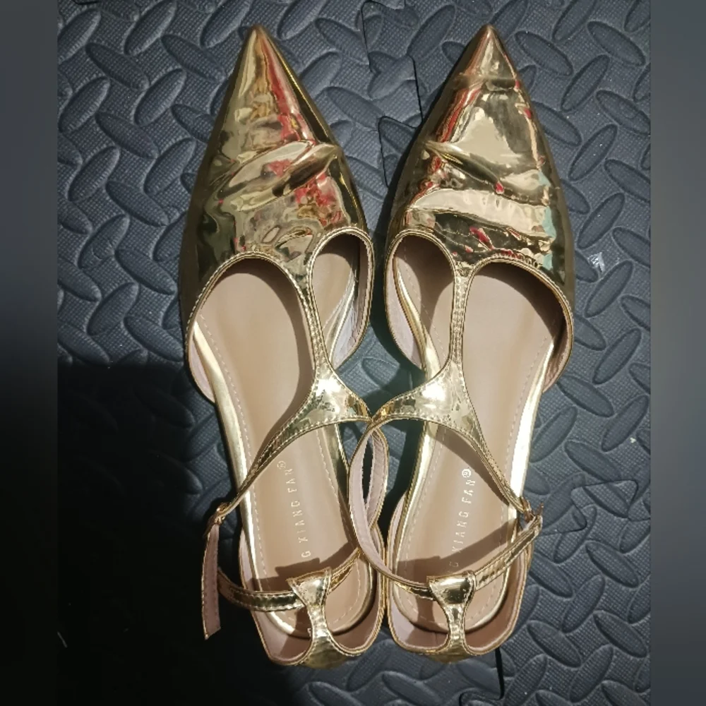 Women Gold Mirror T Strap Pointy Flat Shoes - Picture 2 of 11